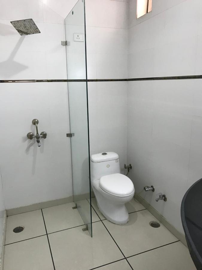 호텔 나트라즈 Bulandshahr 외부 사진