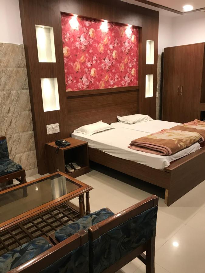 호텔 나트라즈 Bulandshahr 외부 사진