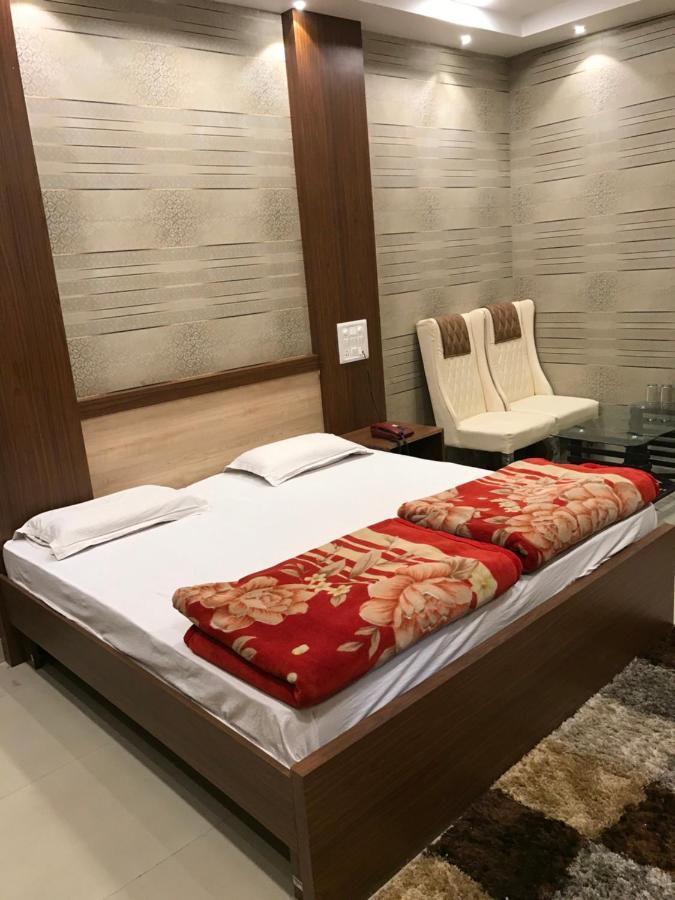 호텔 나트라즈 Bulandshahr 외부 사진