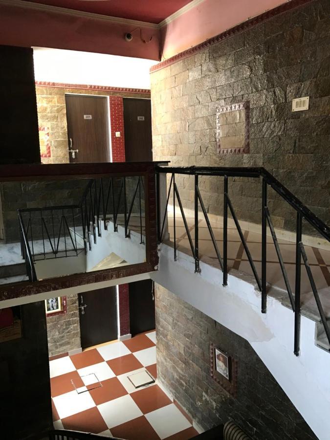 호텔 나트라즈 Bulandshahr 외부 사진