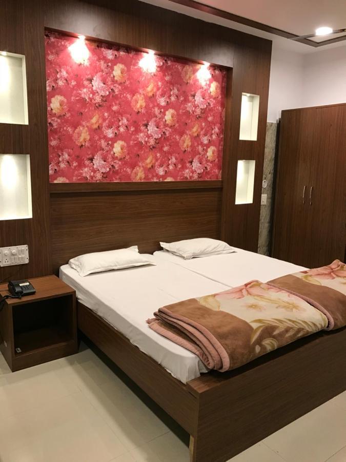 호텔 나트라즈 Bulandshahr 외부 사진