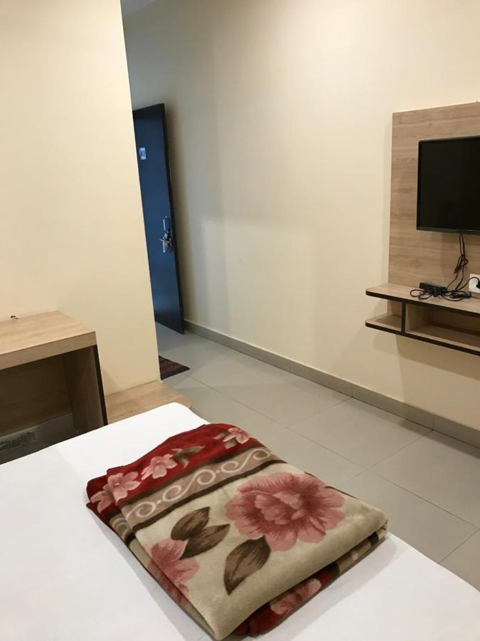 호텔 나트라즈 Bulandshahr 외부 사진